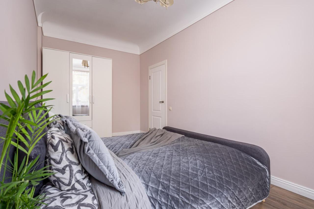 Stylish Latvian Classic 1-Bedroom Apartment Near City Center, Parks & Public Transport Links Riga Dış mekan fotoğraf